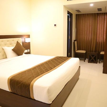 Vsr Grand Hotel Madanapalle Exterior foto