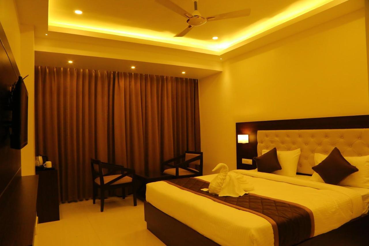 Vsr Grand Hotel Madanapalle Exterior foto