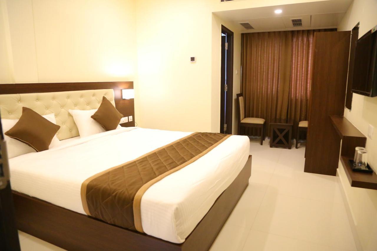 Vsr Grand Hotel Madanapalle Exterior foto