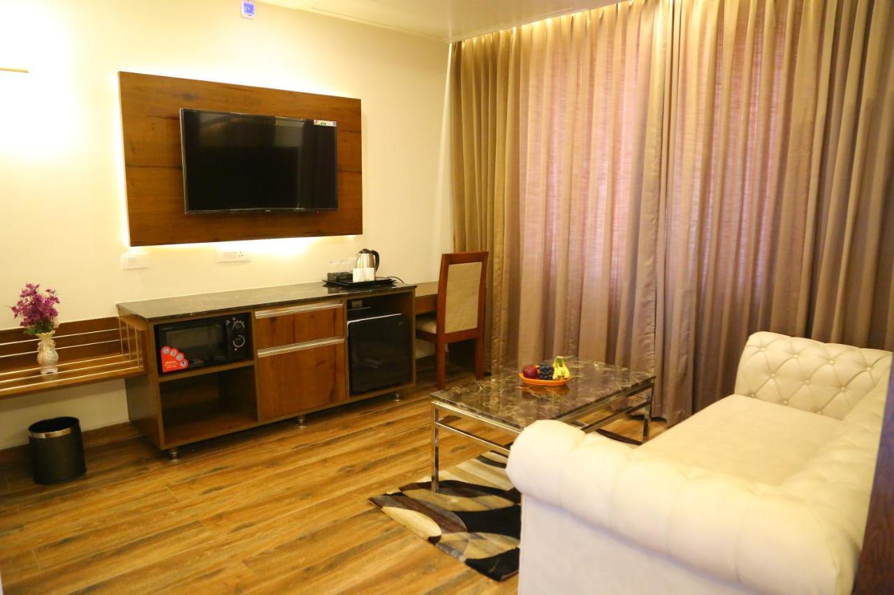 Vsr Grand Hotel Madanapalle Exterior foto